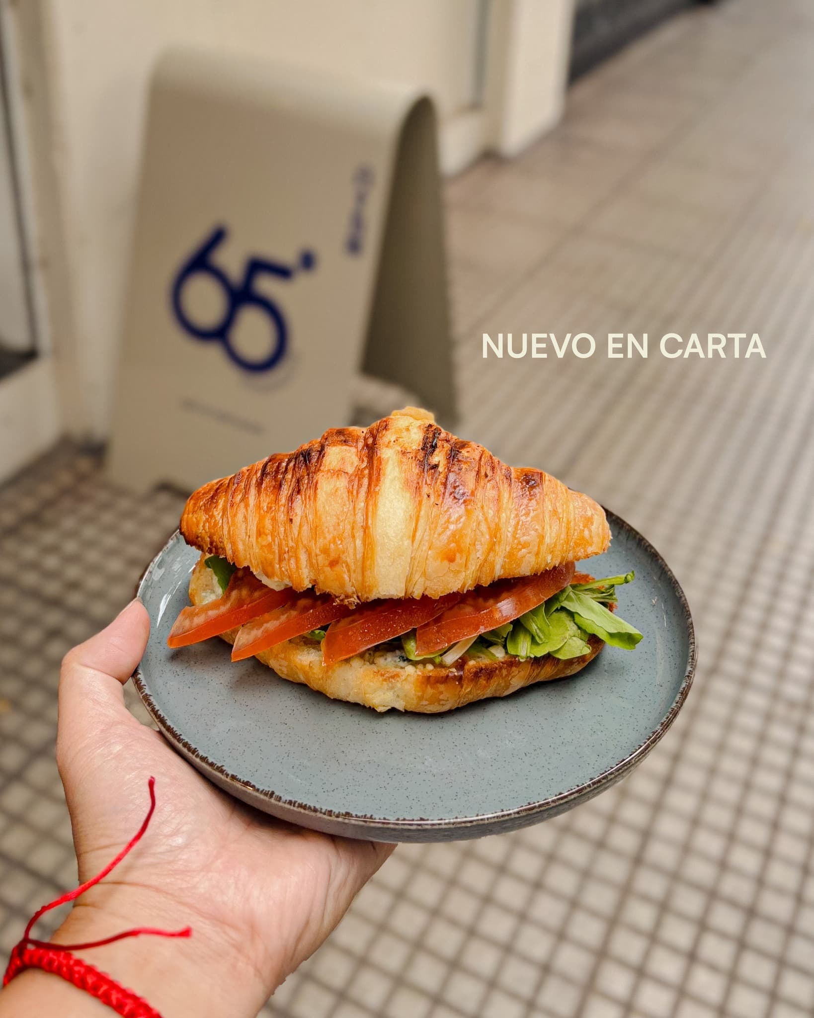 Croissant de salmón nuevo en carta